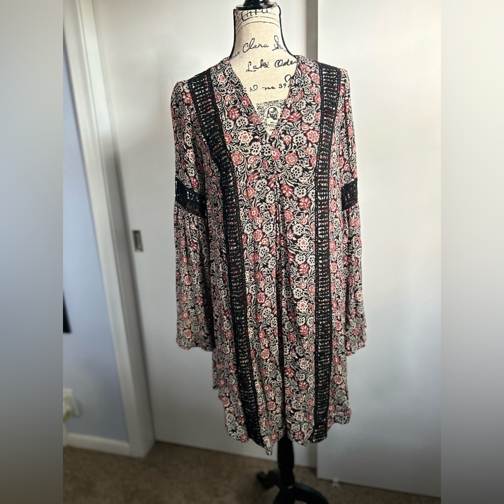 Knox Rose Floral Midi Dress - Black and Pink